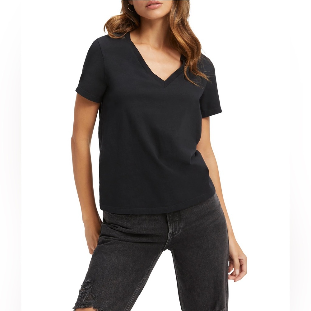 GOOD AMERICAN SHORT SLEEVE V NECK TEE